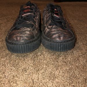 Rose gold/ black Puma Tennis Shoes